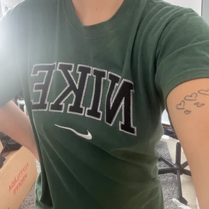 Nike tröja - Köpte från manavdelning så därför lite större i storleken trotts att det är en XS. Inte använd många gånger.