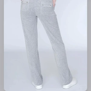 SÖKER JUICY COUTURE BYXOR I XXS-Xs ⚠️  - Söker juicy couture byxor i vilken färg som helst förutom vit måste vara storlek xxs-xs (OPS helst nyskick)❤️