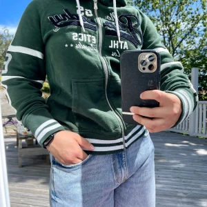 Grön hoodie💚 - Superfin grön hoodie från Superdry i storlek M. Nyskick!💚