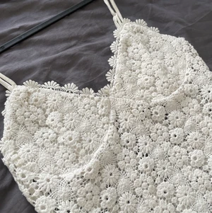 Vit topp / body - En vit, inte så använd body från H&M🤍  storlek S