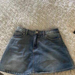 jeanskjol  - Blå kort jeanskjol💙