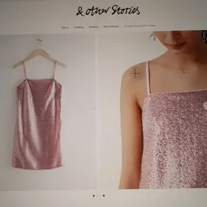 Helt ny glitterklänning från & Other Stories. Tag:en är kvar! Stl S