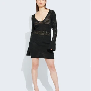 Svart strandklänning - Svart stickad strandklänning såå fin och aldrig använd! 250kr plus frakt storlek S