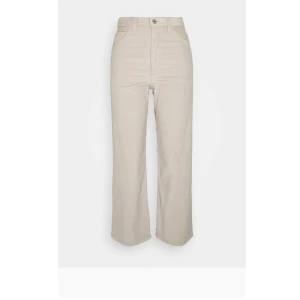 Levis byxor  - Levis ribcage i manchester material. Använda 1 gång. Storlek 26/30, skulle säga att de är lite längre i längden än andra i längd 30 då de passar mig som är 170 cm. Nypris: 1099 kr Köparen står för frakten 