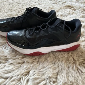 Jordans Air 11 - Svin coola Jordans med skick på 9/10 och ingen creasing!! Om du skulle vilja ha fler bilder eller frågor är de bara att fråga på:)