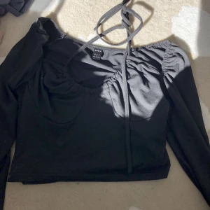 Topp - Säljer denna tröja från Shein. Aldrig använd.