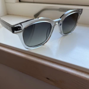 Grå Chimi  - Grå chimi solglasögon  02 Finns fodral 