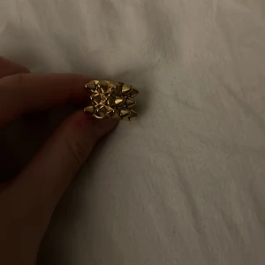 Edblad ring  - Säljer min Edblad ring i strl S.  Jag har haft den i ca 2 månader så den är i nyskick. 