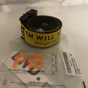 Off White Bälte  - Bältet är köpt på END. För 1200. Skick 10/10 skriv om mer frågor eller vid köp