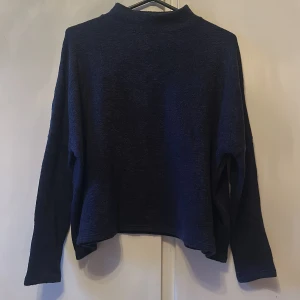 Marin blå tröja - Marin blå tröja 