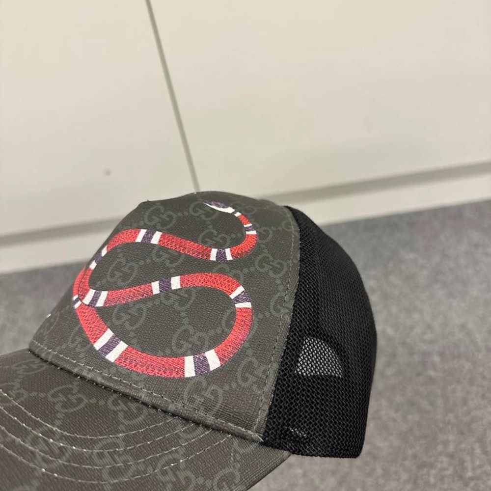 Gucci keps, för fler bilder eller funderingar så är det bara att höra av er. . Accessoarer.