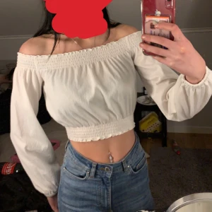 Sommrig topp - Jättefin off-shoulder topp från hm