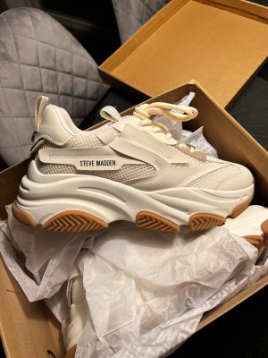 Steve madden  - Helt nya Steve Madden sneakers, säljs pga för stora för mig. 