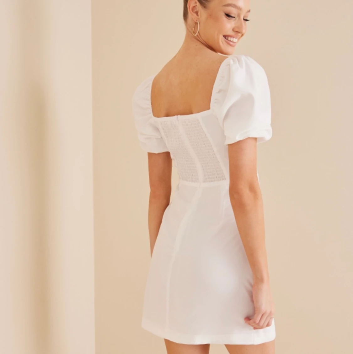 Vit puffärmklänning  - 90