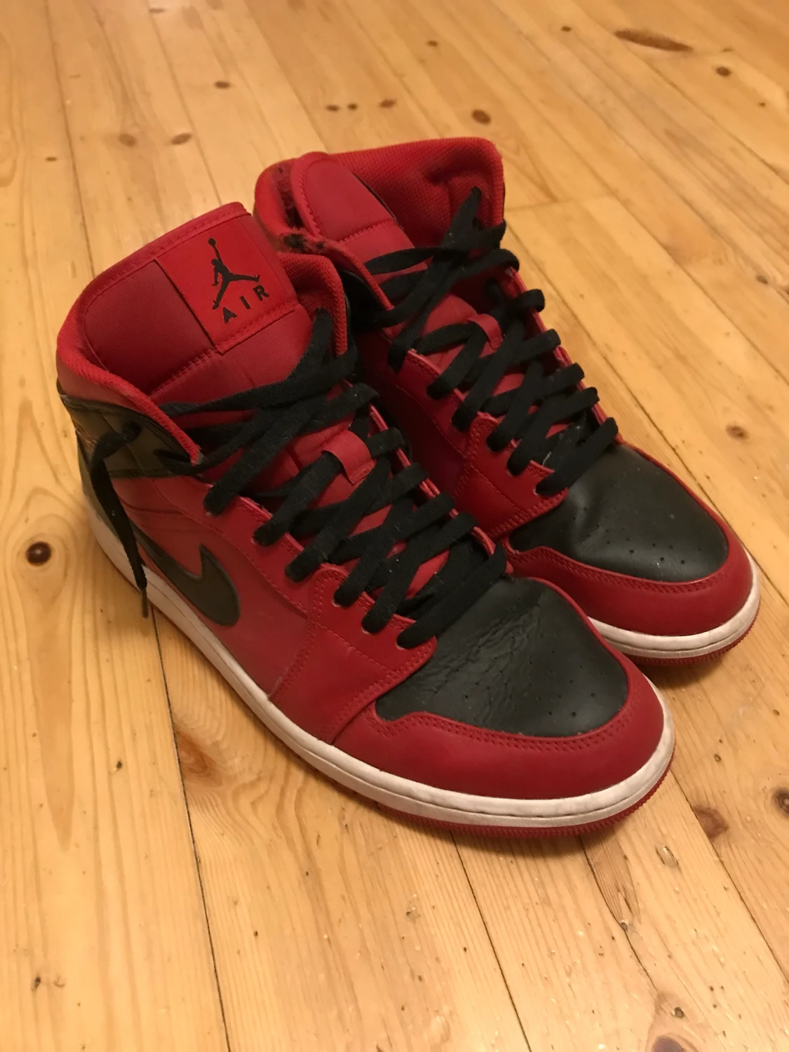 Jordan 1 mid