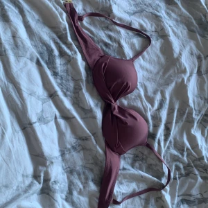 Lila bikini stl 75C - Ej använt! Storlek: 75C