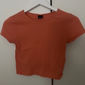 Tröja  - Snygg aprikos tröja från Gina tribut 