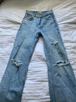 Säljer dessa jeans från Gina, de är i fint skick. Köptes för 399💞💞