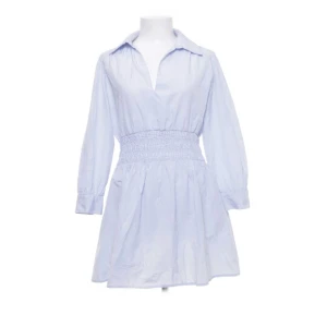 Zara klänning - Jöttefin zara klänning som jag köpte på sellpy men va tyvärr lite stor på mig💓