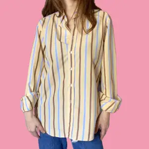 Simply amazing, elegant and funky at the same time shirt that can easily light up some everyday outfits or can be an amazing overshirt for the sea vacation outfits. Condition is perfect, no damages :)