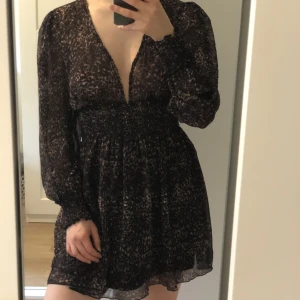 Klänning  - Aldrig använd 