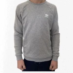 Adidas tröja - Aidas longsleve tröja, helt perfekt skick såklart 9/10. 