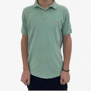 Ralph lauren pike - Polo pike i en unik ljusgrön färg, denna blir perfekt nu när vädret börjar bli ljusare, bra skick och inga skador såklart 8/10