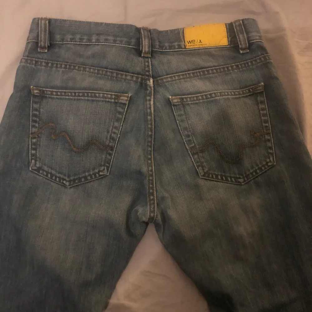 Fina jeans, inte ett jätte gott skick men det finns inga fläckar, hål osv. 💕 Säljer för 175kr. Jeans & Byxor.