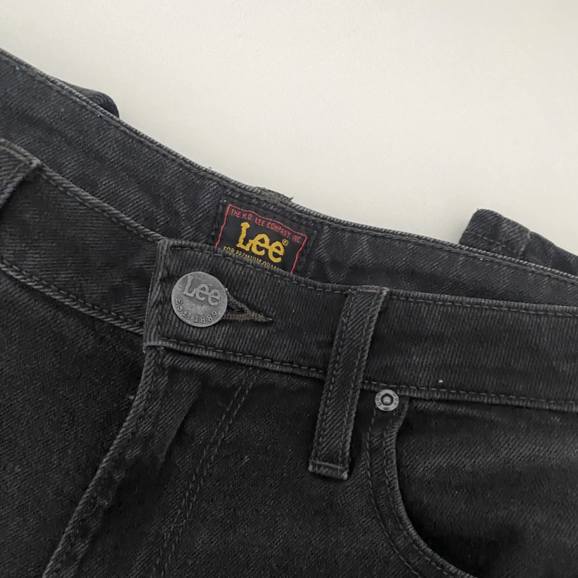 Svarta straight jeans  - 90