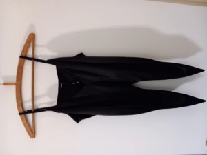 Linnea - Snygg topp från bikbok. Knappt använd med skönt material. Man kan knyta toppen längst ner vilket ni kan se på den andra bilden.