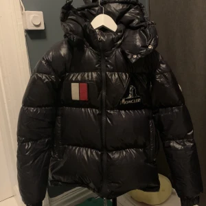 Moncler Gary Down Jacket ‘Navy’ - Storlek 1, Small 