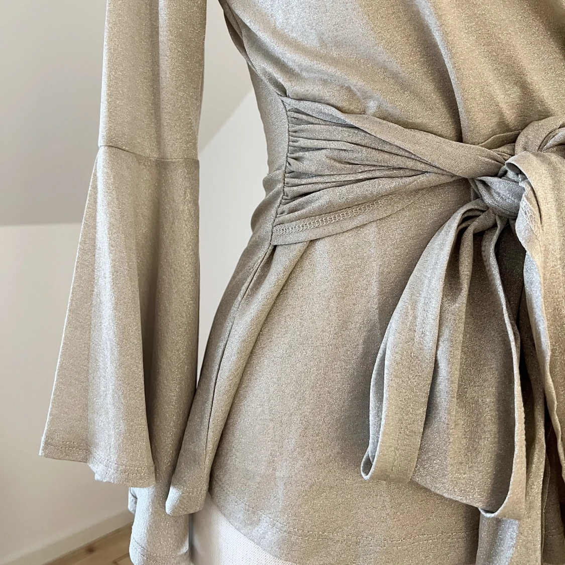 Glittrig blus från Bubbelroom - 91