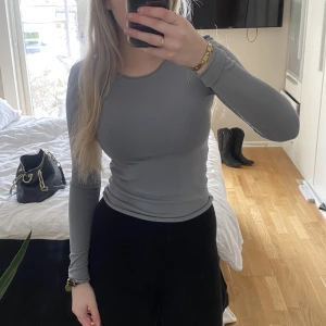 Tunn stickad tröja - Tröja ifrån zara som är helt ny men hann ej skicka tillbaka den, köparen står för frakten (69kr) spårbar 💞