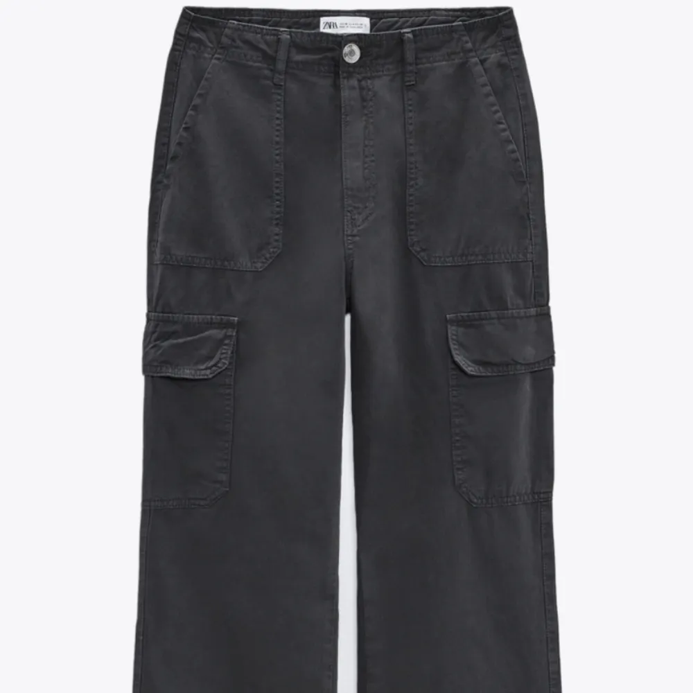🖤Grå cargobyxor från Zara, för korta för min smak, sitter supersnyggt annars. Jeans & Byxor.