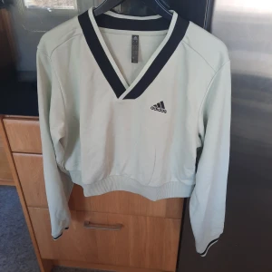 Adidaströja stl M. - Oanvänd adidaströja stl M.
