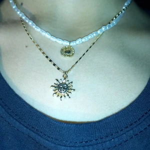 Halsband - Jätte fint halsband men två solar. Man kan separera halsbanden, men båda kommer med. Priset kan diskuteras❤️