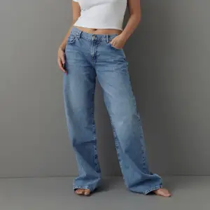 Low waist jeans som inte kommer till användning💗