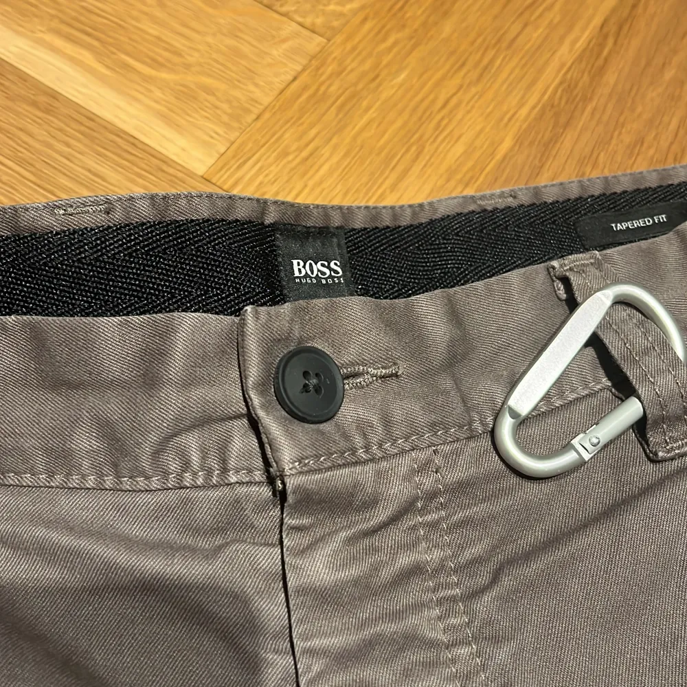 Hugo Boss tapered fit chinos. Jeans & Byxor.