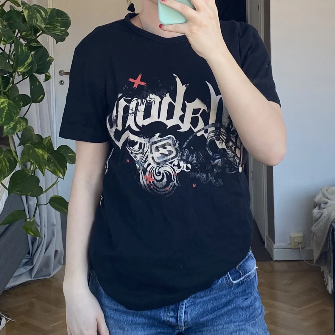 Svart tshirt med tryck - 91