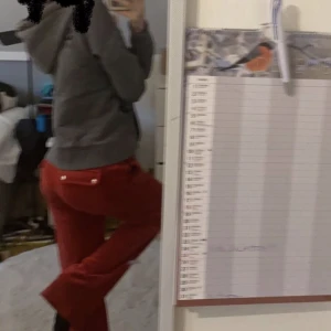 Intressekoll!!!❤️juicy byxor i röd, storlek xxs - Intressekoll!! På mina röda juicy byxor i storlek xxs. Skriv pris till mig så säger jag ja eller nej.