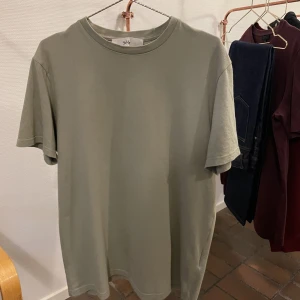 Sefr T-shirt - Hallåå! Sefr T-shirt  Ordinarie pris 799 Pris går att diskutera