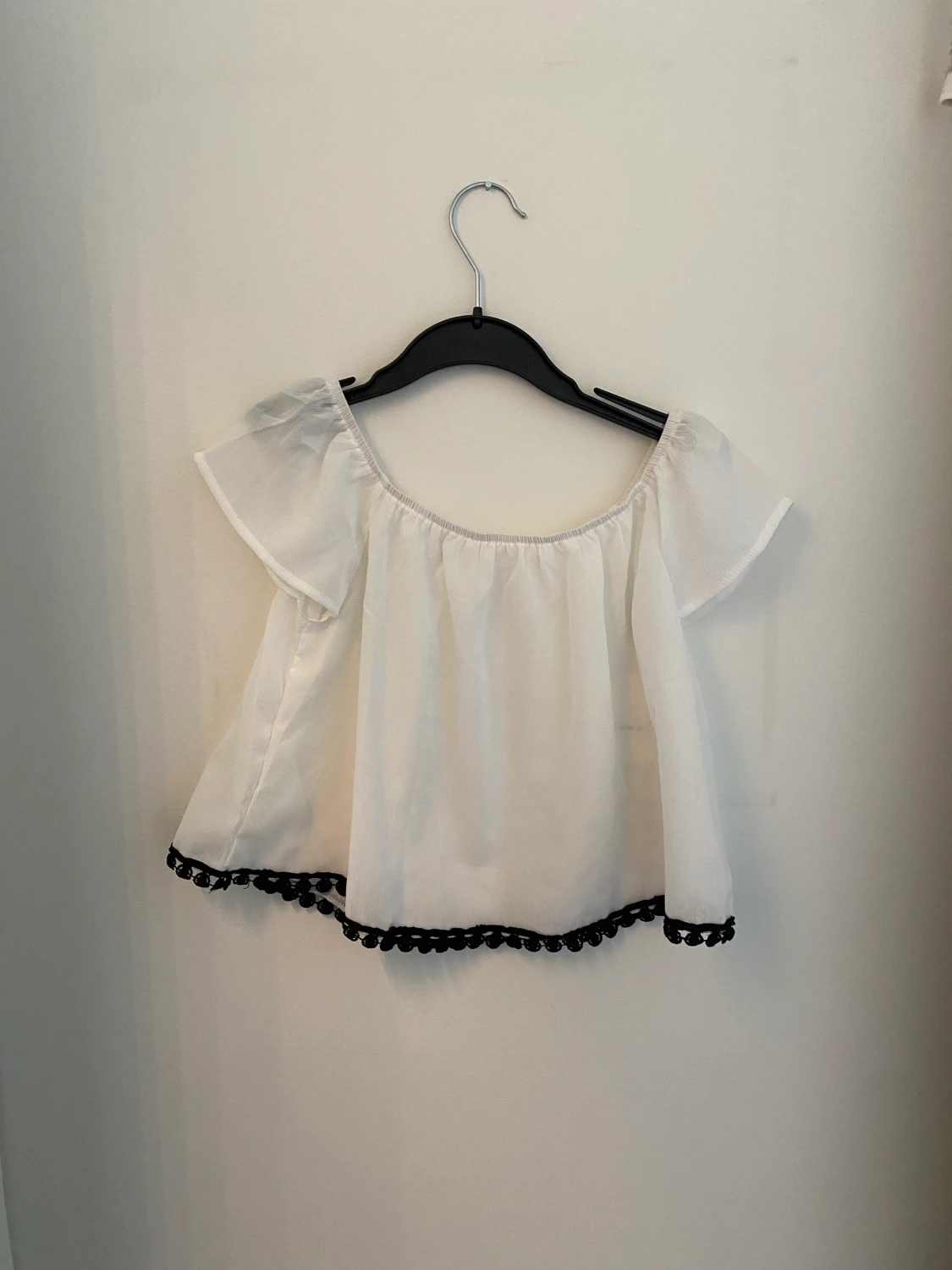 Söt topp med detaljer