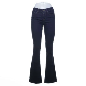 Jeans - Säljer dessa jätte fina low waist jeansen! Men som tyvärr inte kommer till användning💕 Passar perfekt på mig som är 171cm! Midjemått ca 72cm