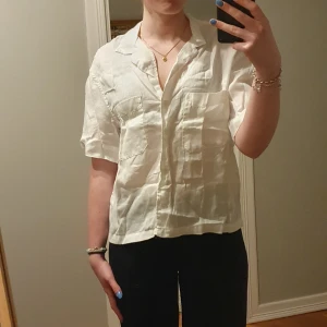 Oversize linne skjorta  - Linneskjorta från h&m och knappt använd