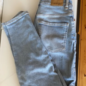 Jeans - Perfect jeans från Gina tricot, st 34