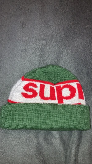 Supreme beanie  - Fet supreme beanie i gott skick