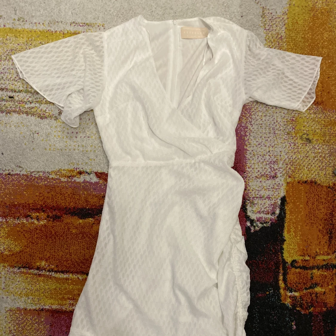 Vit klänning med volanger  - 91