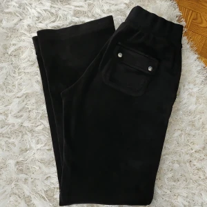 Juicy couture byxor - Säljer mina JC svarta byxor.