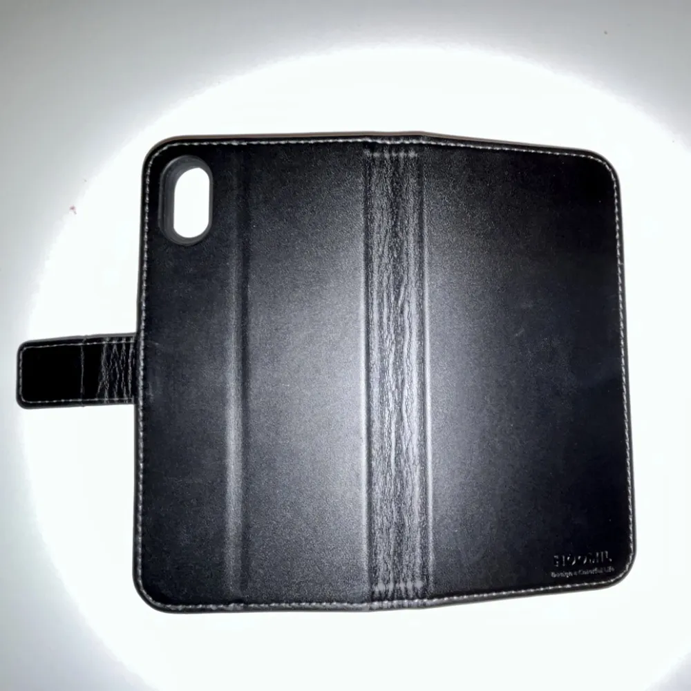 svart mobilskal för iPhone X/XS. Accessoarer.