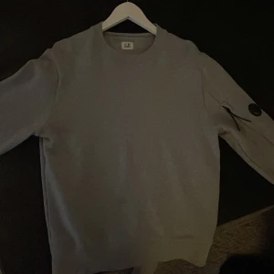 Cp company  - En helt oanvänd Cp company tröja ( inte använd för den var för stor)